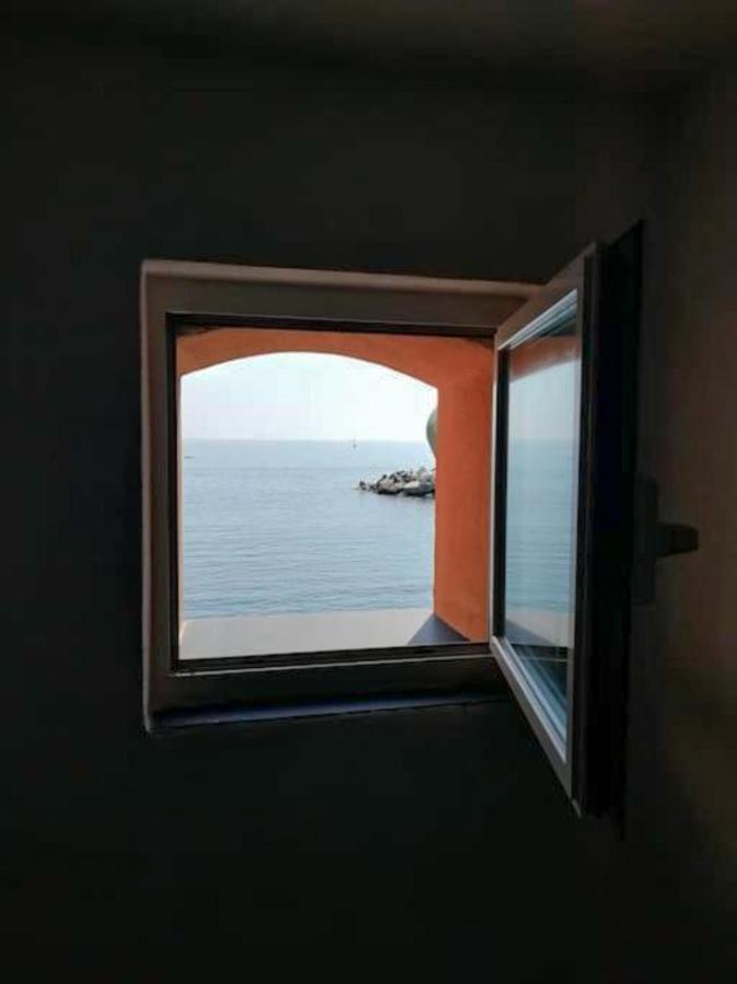Casa Sulla Spiaggia Di Boccadasse Genoa Exterior photo