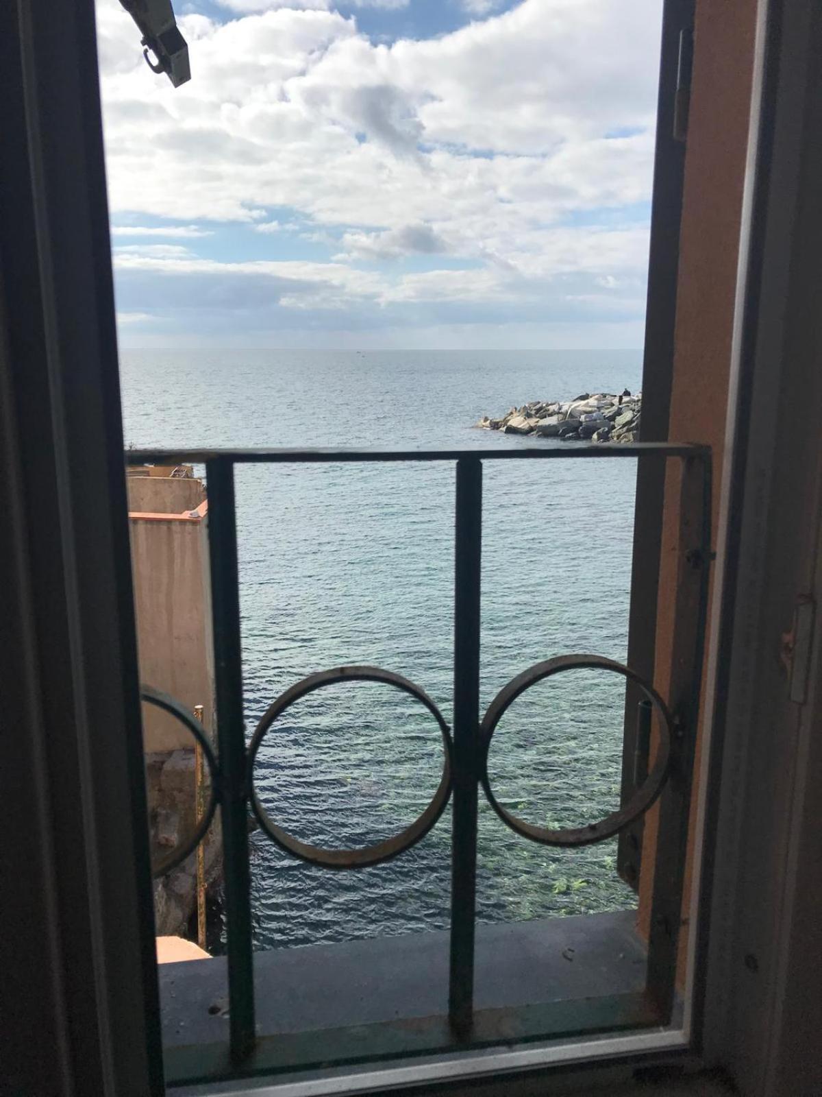Casa Sulla Spiaggia Di Boccadasse Genoa Exterior photo
